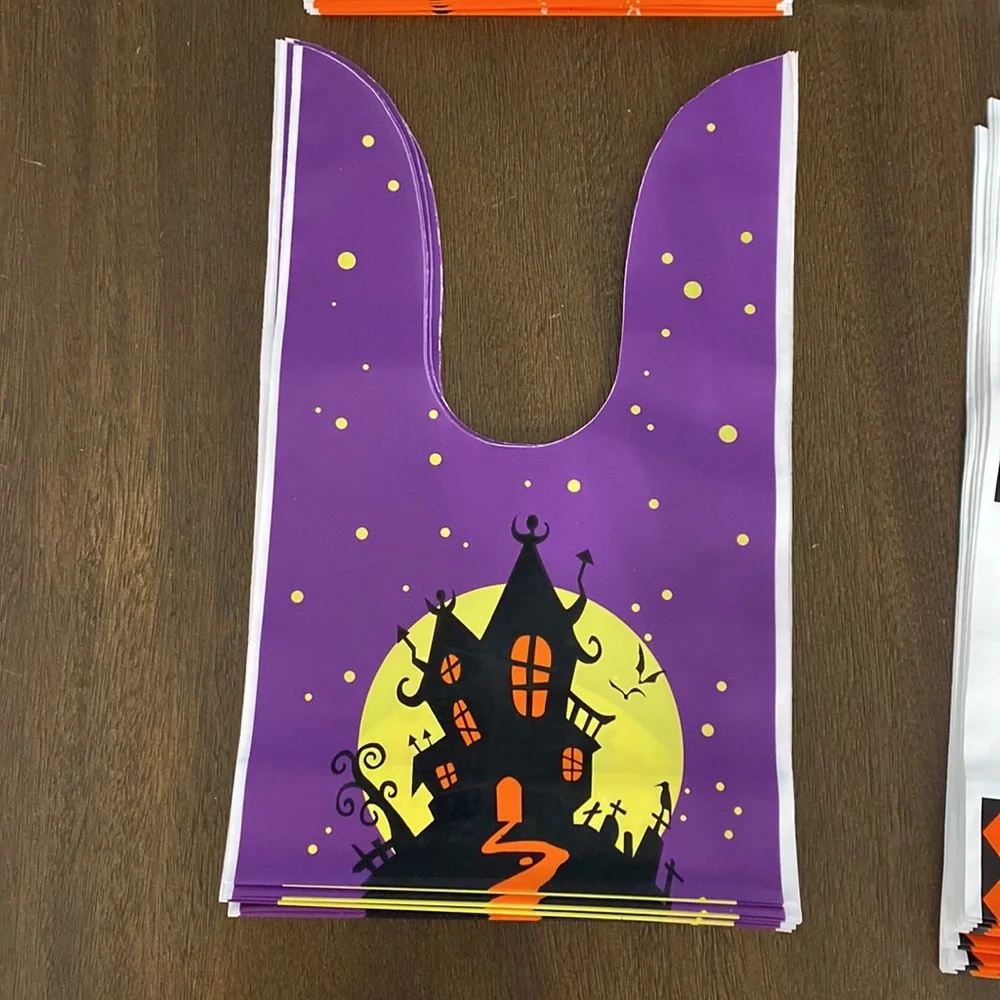 NWOT 100 Plastic Halloween Treat Favor Bags (25 per design)